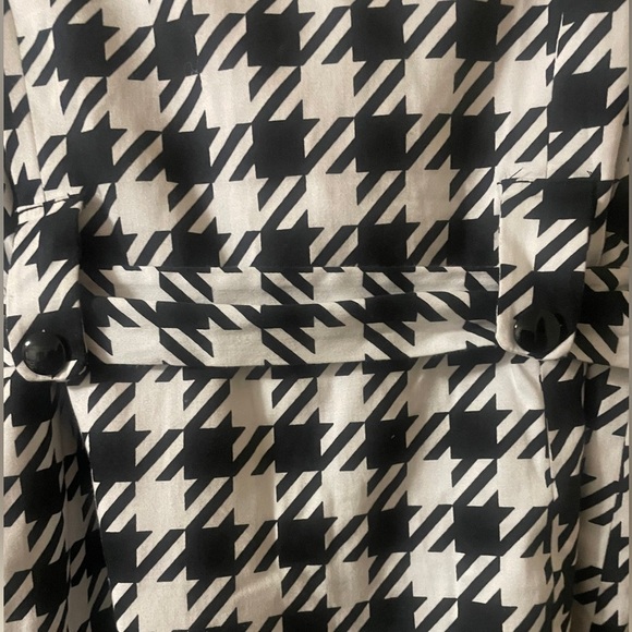 Robert Louis (Small) Black & White Houndstooth Patterned, Belted, Jacket/Blazer - Picture 4 of 9